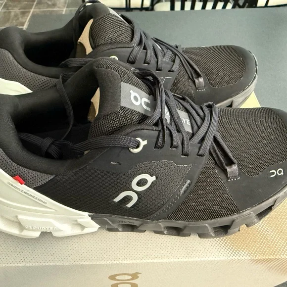 New!! On Running Cloudflyer 4 Black and White Shoes - Picture 9 of 9